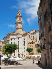 Calle con Igelsia en Pueblo Medieval, Onteniente, Comunidad Valenciana | Medieval Village in Spain