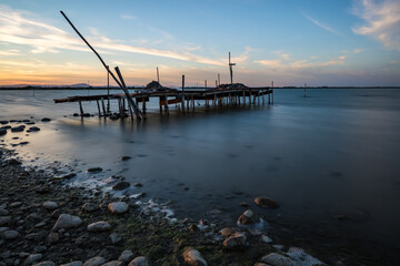 Coucher de soleil sur l'Etang de l'Or &agrave; P&eacute;rols (Occitanie, France) 