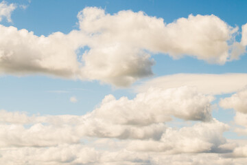 Obraz premium White cumulus clouds in the sky for background