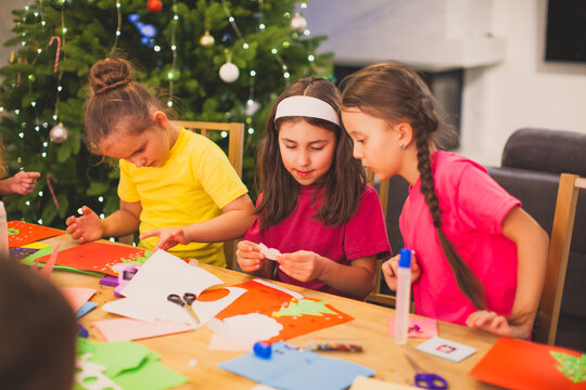Cooperation and support between kids at Christmas workshop