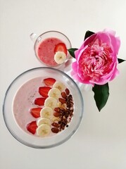 Strawberry bowl and smoothy