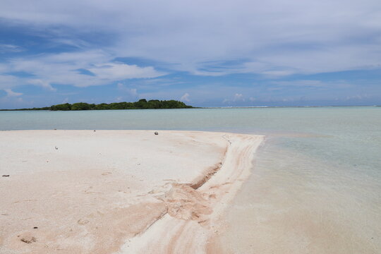 Plage de sable rose à Rangiroa, Polynésie française Stock Photo | Adobe  Stock