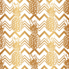 Gold pineapple seamless pattern. Summer background. Golden foil. Tropical glitter print. Wallpaper with ananas. Fun fruit texture. Exotic graphic design pineapple. Hipster hand drawn prints. Vector 