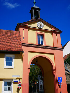 Windsbach Oberes Tor Stadtbild Ort Ortsansicht Kleinstadt Uhr Turmuhr Dach Franken Mittelfranken Bayern Ziegel Naherholung 91575