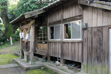 The Motomuratenmanten Jinja, a Japanese wooden shrine in the outskirt of Beppu, Japan