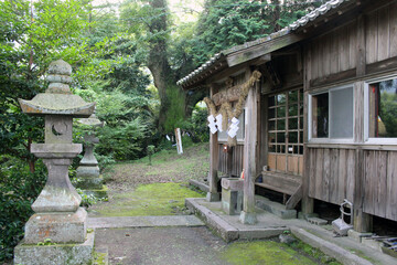 The Motomuratenmanten Jinja, a Japanese wooden shrine in the outskirt of Beppu, Japan