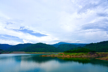 Fototapeta na wymiar View of the dam and mountain 