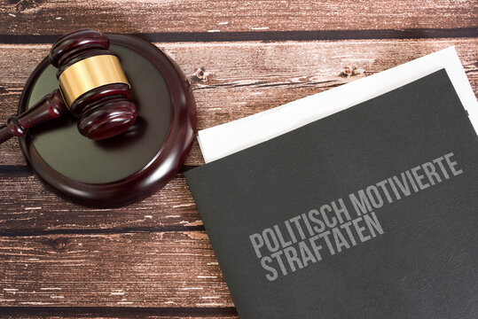 Richterhammer und Akte für Politisch motivierte Straftaten