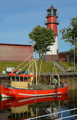 Leuchtturm und Hafen in Büsum