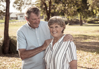Obraz premium Portrait of elderly senior couple enjoying retirement lifestyle feeling happy aging together