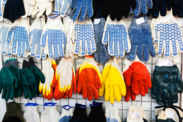 Trade in construction gloves. Range of products to protect your hands.