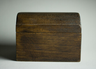 Cofre de madera cerrado