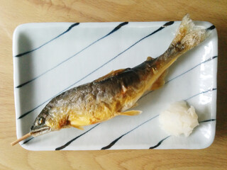 salt-grilled sweetfish on a plate / 初夏の味覚 - アユの塩焼きプレート(一品料理)