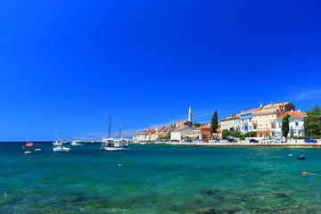 Obraz premium Turquoise blue sea in Rovinj, travel destination in Croatia