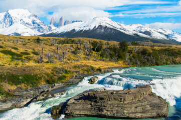 Cascade, Cuernos del Paine achter, Torres del Paine National Park, Chileens Patagonië, Chili