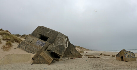 Bunkers érigés par l’armée allemande le long du mur de l’Atlantique pendant la seconde...