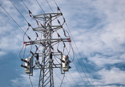 Torre electrica con transformadores