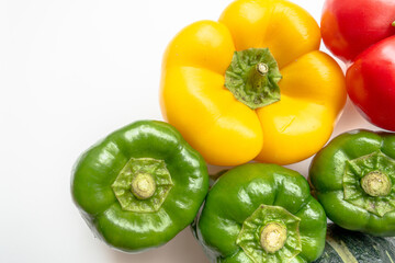 パプリカとピーマン/白背景
