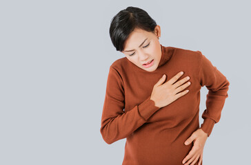 Pregnant  asia women Use the hand to grasp her chest and feel pain in the chest area.
