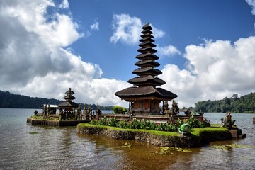 Fototapeta na wymiar Balinese temple surrounded by mountains, vegetation and a lake.