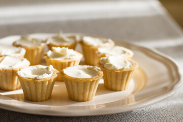 Tartlets with custard or cottage cheese.