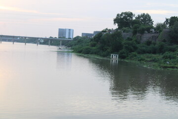 Obraz premium sunset over the river