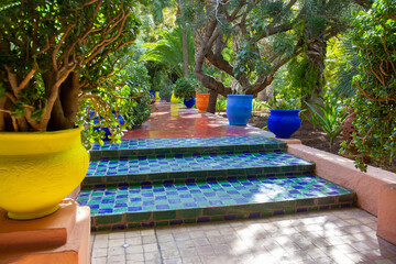 Amazing alley in Majorelle garden with famous moroccan tiles - obrazy, fototapety, plakaty