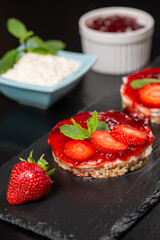 rice cakes with strawberries