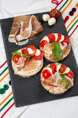 rice cakes with cherry tomatoes, Prosciutto and mozzarella