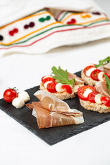 rice cakes with cherry tomatoes, Prosciutto and mozzarella