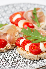 rice cakes with cherry tomatoes, Prosciutto and mozzarella