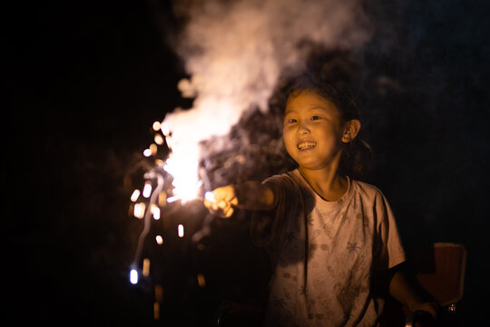 手持ち花火 の画像 1 418 件の Stock 写真 ベクターおよびビデオ Adobe Stock