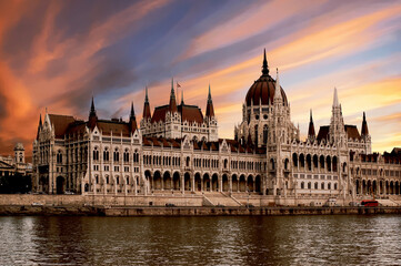 Fototapeta na wymiar Lateral view of hungarian Parliament from Danube river 