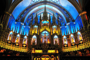 Fototapeta na wymiar モントリオールのノートルダム聖堂　A very beautiful cathedral in Montreal