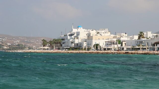 Front de mer de l'ile de Paros en Gr&egrave;ce