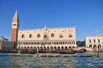 Fototapeta na wymiar ベネチアの街並み　Famous and beautiful cityscape of Venice