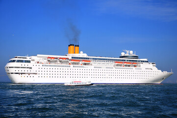 豪華客船のクルーズ　Cruise on a luxury liner