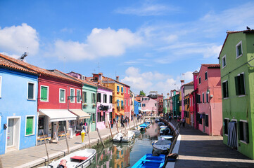 Fototapeta na wymiar ベネチアのカラフルな街並み　Colorful cityscape of Venetian Burano island