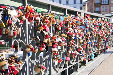 フランクフルトにある恋人の聖地　The bridge that is the sacred place for lovers in...