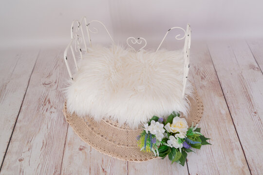 wooden bed for newborn photography