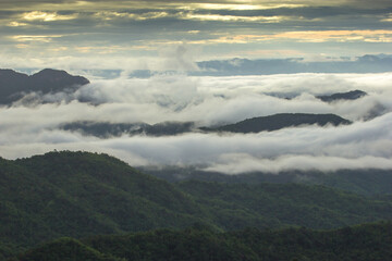 Obraz premium clouds over mountain