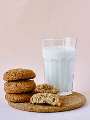 glass of milk and cookies