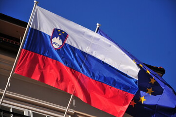 スロバキアの国旗　Blue sky and flag of slovakia