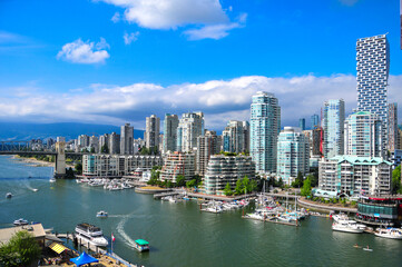 Fototapeta premium カナダバンクーバーの港風景 Beautiful boat port scenery in Vancouver