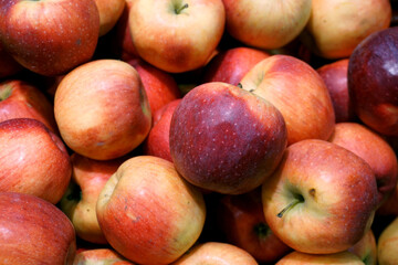 Fototapeta na wymiar Colorful fresh juicy fruit backround of fresh red apples. Red apples texture.