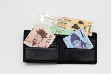Paper korea won banknotes in old leather purse