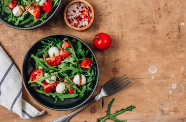 arugula salad with mozzarella cheese and cherry tomatoes