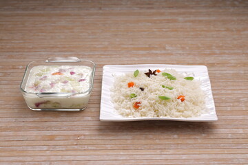 Veg Pulav_wooden background