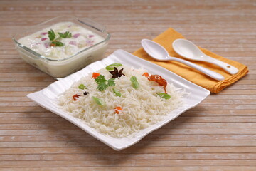 Veg Pulav_wooden background