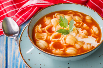 Fresh tomato soup with conchigliette.